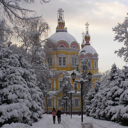 Nadezhda Apartments On The Nauryzbai Batyr 82 Алматы Экстерьер фото